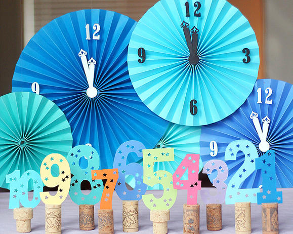 15 Amazing and Easy DIY New Year’s Eve Party Decorations (12)
