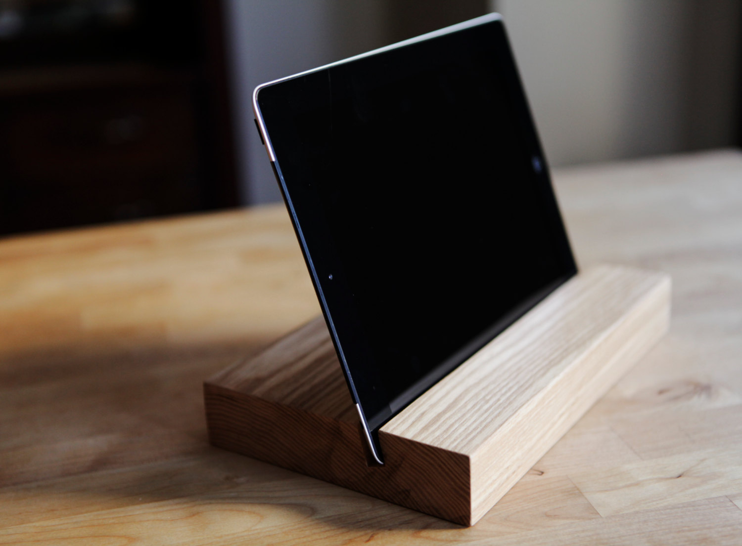 15 Creative Handmade iPhone and iPad Stands (12)