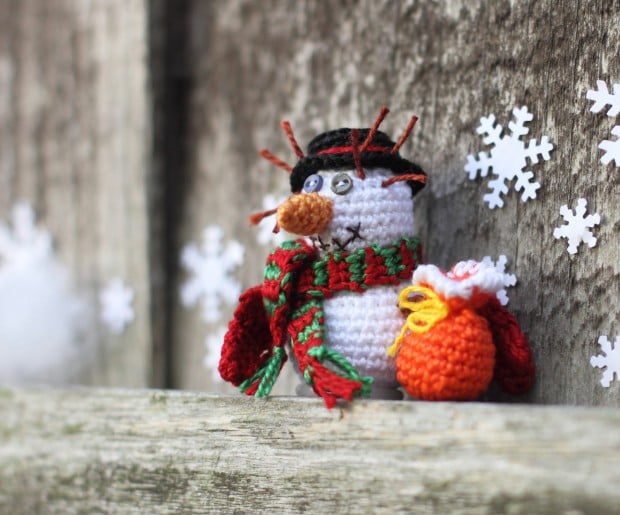 16 Cute Miniature Crochet Christmas Decorations (12)