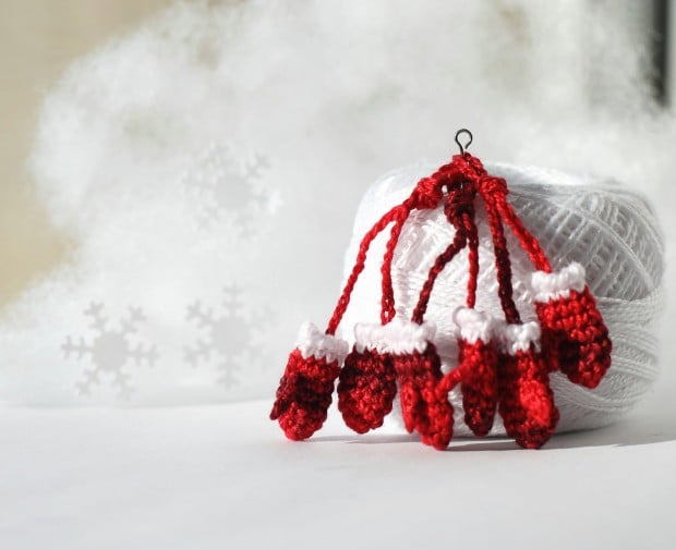 16 Cute Miniature Crochet Christmas Decorations (14)