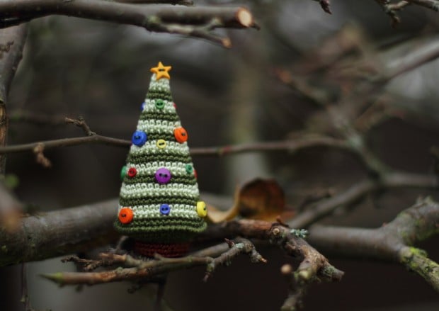 16 Cute Miniature Crochet Christmas Decorations (15)
