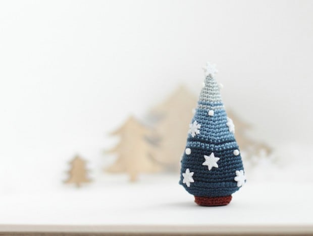16 Cute Miniature Crochet Christmas Decorations (2)
