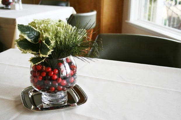 19 Simple and Elegant DIY Christmas Centerpieces (3)