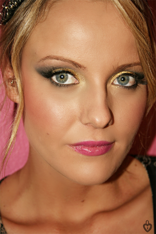 19 Statement Makeup Ideas and Tutorials for The Holiday Party Season (14)