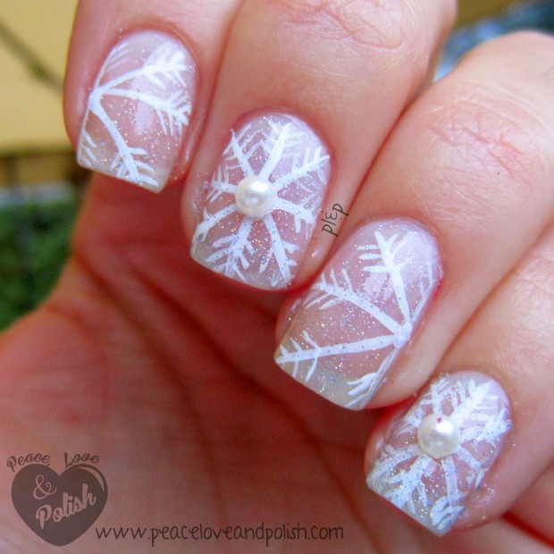 20 Sparkly and Glitter Nail Art Ideas in Christmas Spirit (11)