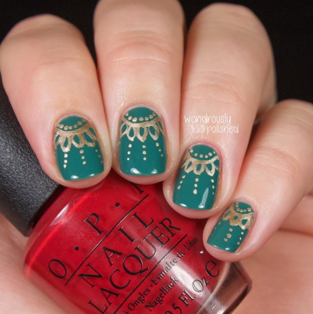 20 Sparkly and Glitter Nail Art Ideas in Christmas Spirit (14)