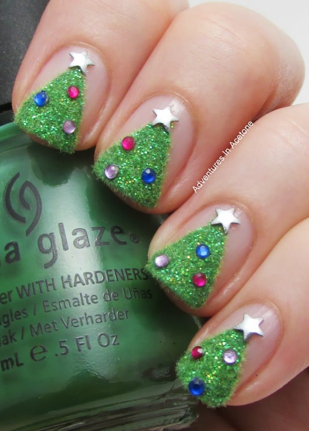20 Sparkly and Glitter Nail Art Ideas in Christmas Spirit (8)