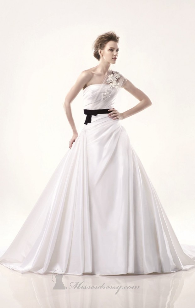 23 Elegant One Shoulder Wedding Dresses (17)