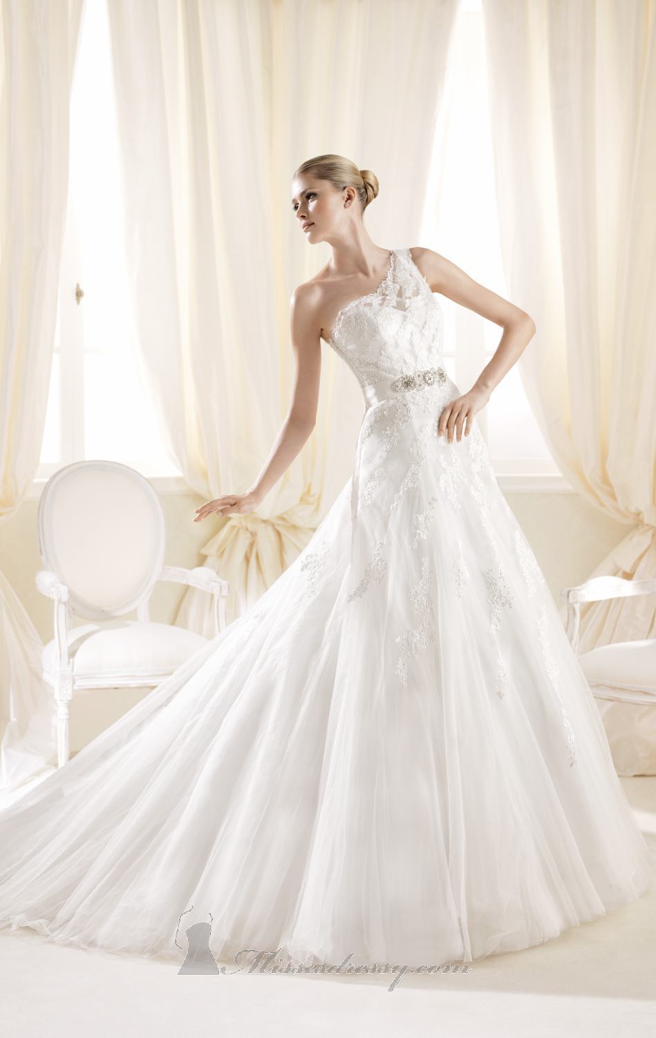 23 Elegant One Shoulder Wedding Dresses - Style Motivation
