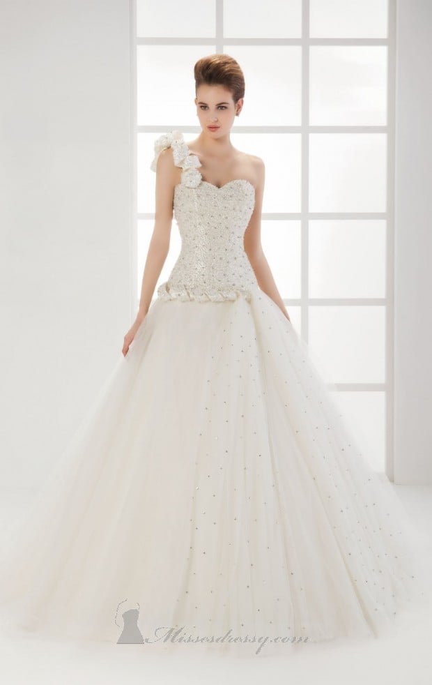 23 Elegant One Shoulder Wedding Dresses (4)