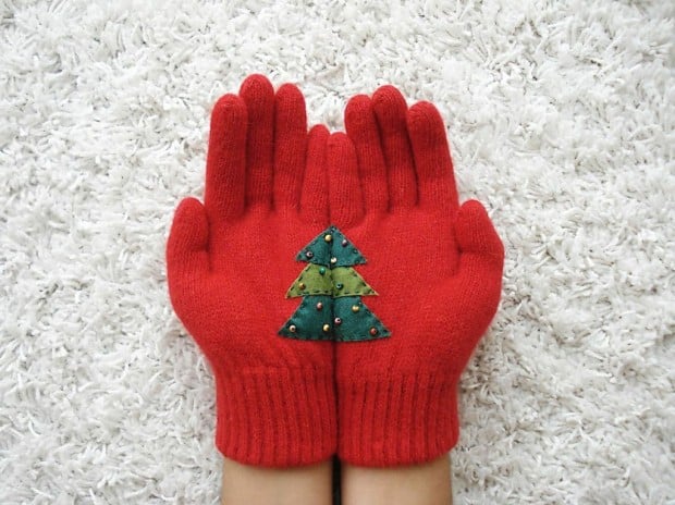A Collection of Cute Handmade Christmas Gloves (10)