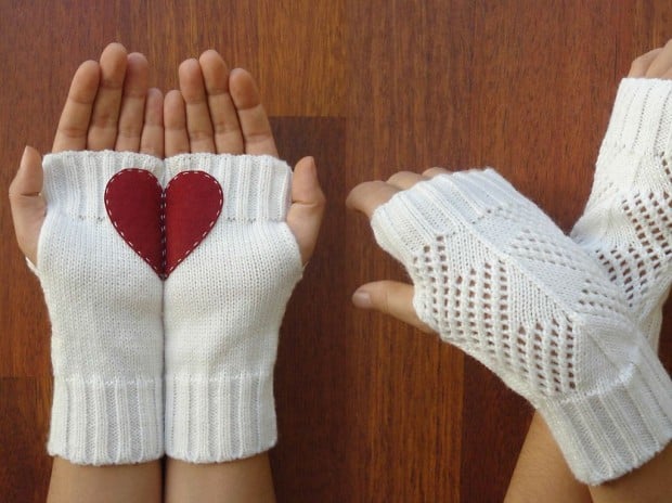 A Collection of Cute Handmade Christmas Gloves (14)
