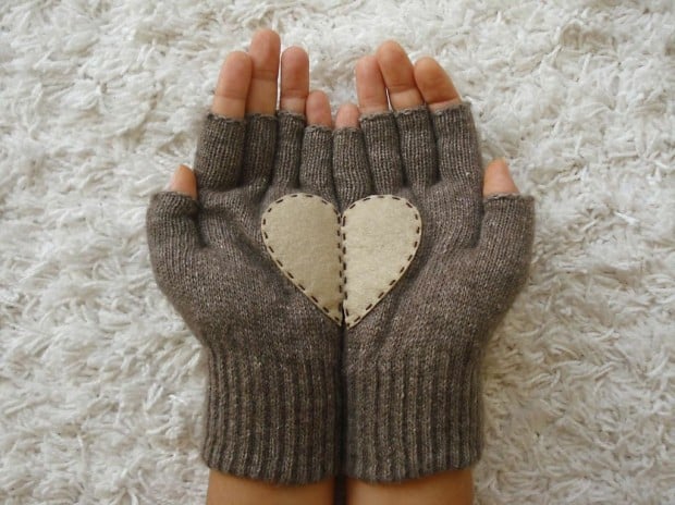 A Collection of Cute Handmade Christmas Gloves (2)