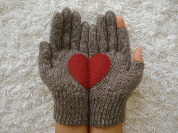 A Collection of Cute Handmade Christmas Gloves (4)