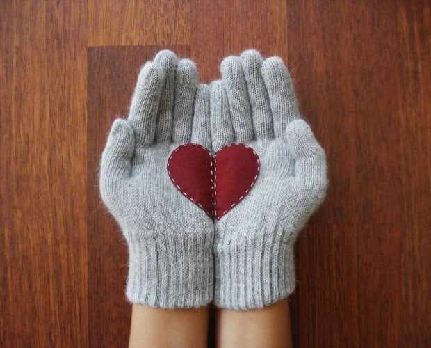 A Collection of Cute Handmade Christmas Gloves (7)