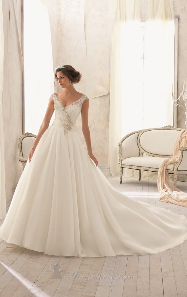 20 Beautiful Ball Gown Wedding Dresses for Glamorous Brides (12)