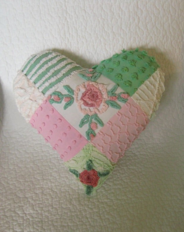 20 Charming Handmade Valentine's Day Pillow Designs (10)