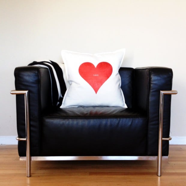 20 Charming Handmade Valentine's Day Pillow Designs (17)