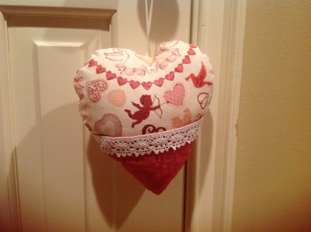 20 Charming Handmade Valentine's Day Pillow Designs (2)