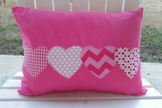 20 Charming Handmade Valentine's Day Pillow Designs (20)