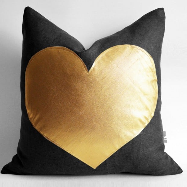 20 Charming Handmade Valentine's Day Pillow Designs (7)