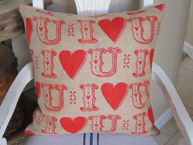 20 Charming Handmade Valentine's Day Pillow Designs (9)