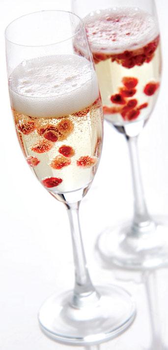 23 Romantic Cocktails for Valentine’s Day  (16)