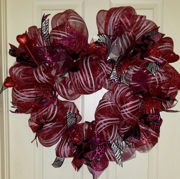 25 Outstandingly Cute Handmade Valentine's Wreath Designs (11)