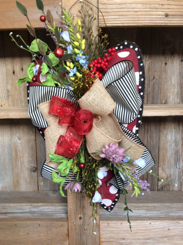 25 Outstandingly Cute Handmade Valentine's Wreath Designs (13)