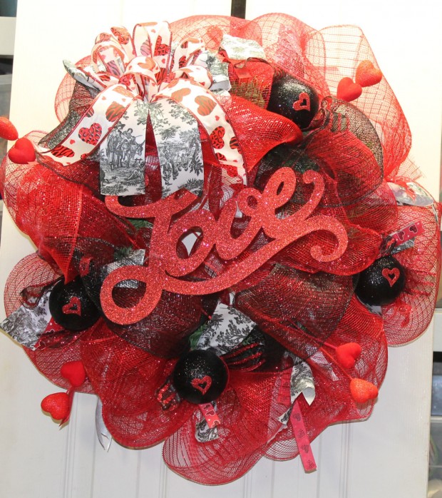 25 Outstandingly Cute Handmade Valentine's Wreath Designs (14)