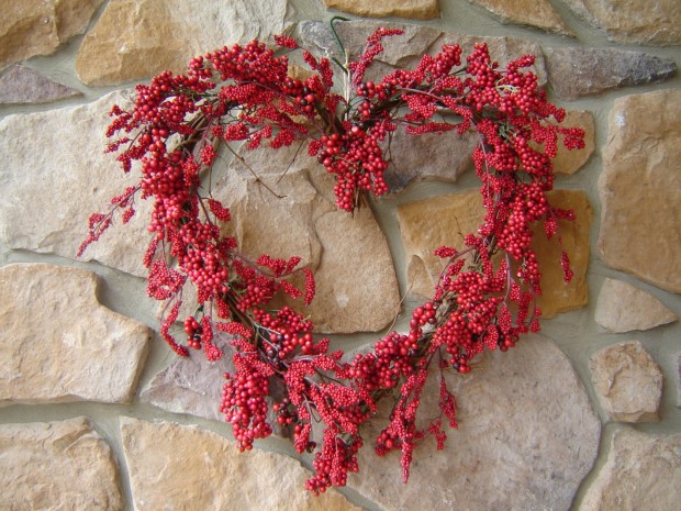25 Outstandingly Cute Handmade Valentine's Wreath Designs (17)