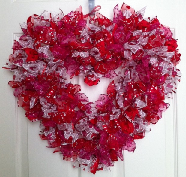 25 Outstandingly Cute Handmade Valentine's Wreath Designs (18)