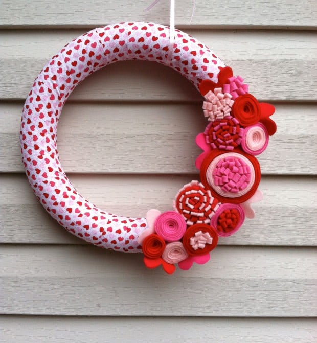 25 Outstandingly Cute Handmade Valentine's Wreath Designs (21)