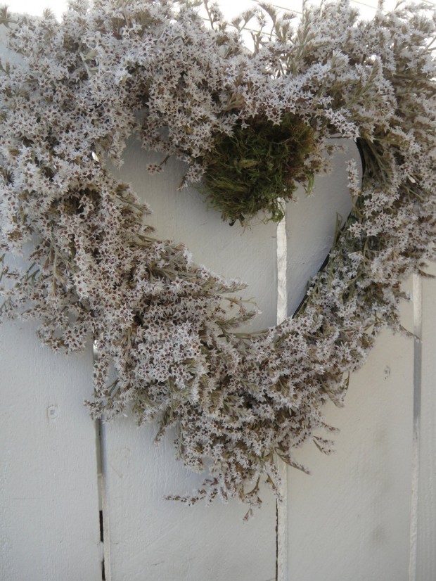 25 Outstandingly Cute Handmade Valentine's Wreath Designs (24)