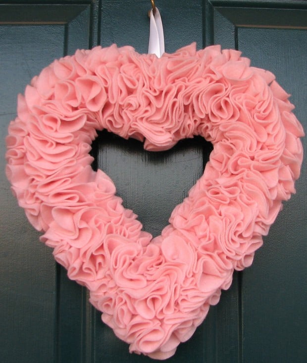 25 Outstandingly Cute Handmade Valentine's Wreath Designs (4)