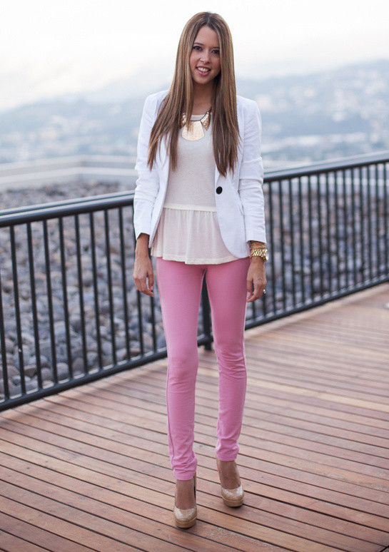 Colored Jeans for Spring 21 Stylish Outfit Ideas (20)