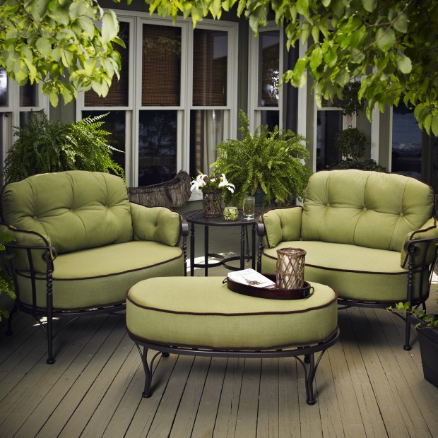 16 Relaxing Patio Conversation Set Designs for Spring (10)