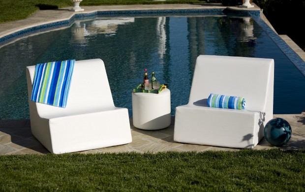 16 Relaxing Patio Conversation Set Designs for Spring (11)