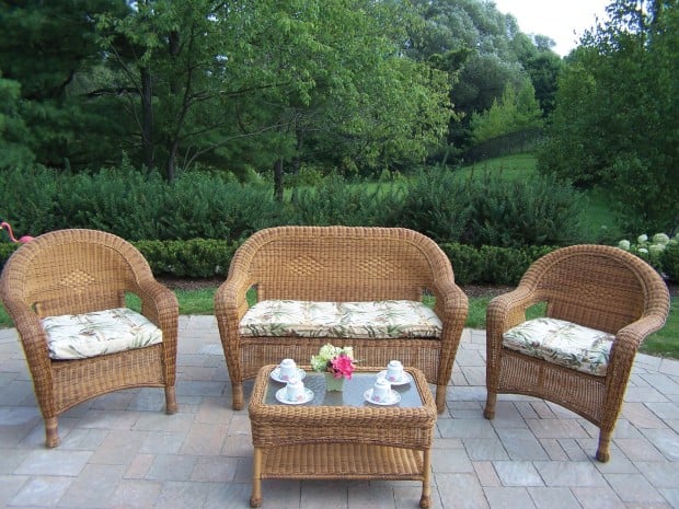 16 Relaxing Patio Conversation Set Designs for Spring (14)
