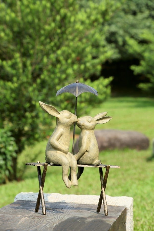 19 Entertaining Animal Statue Outdoor Spring Decorations (2)