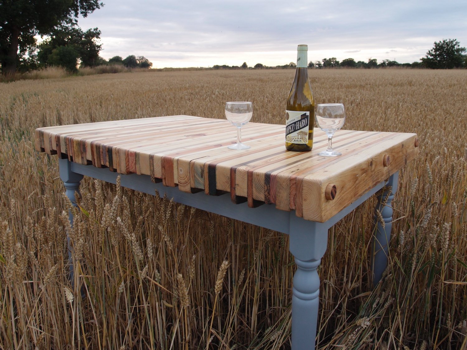 What are some craft ideas from wooden pallets?