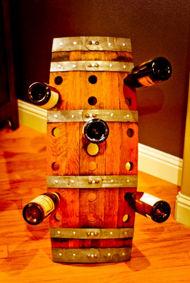 15 Cool DIY Projects From Recycled Wine Barrel Wood (8)