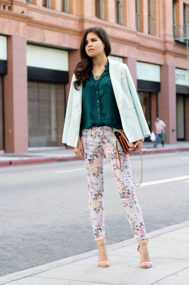 17 Amazing Outfit Ideas with Floral Pants (6)