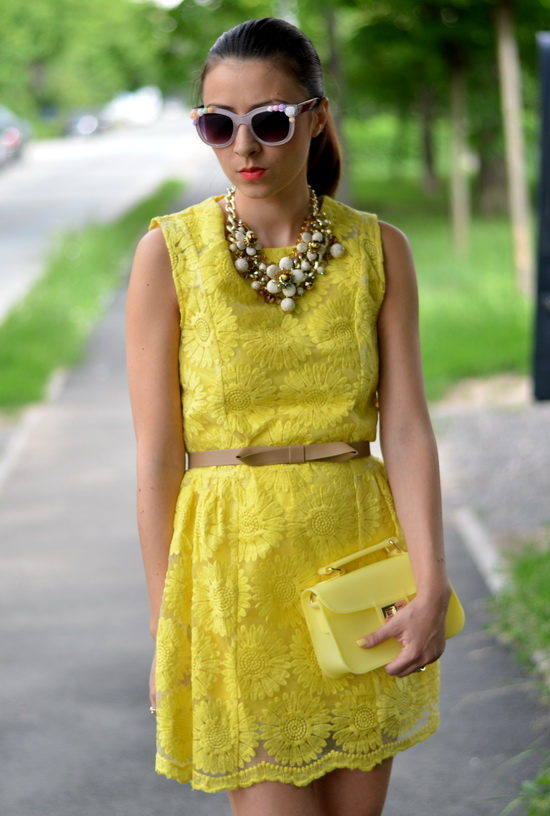 18 Stylish Outfits with Statement Necklaces        (16)