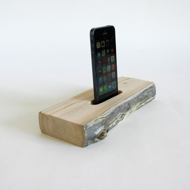 22 Easy DIY Driftwood Docking Stations for Your Devices (10)