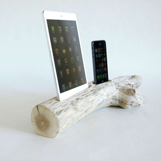22 Easy DIY Driftwood Docking Stations for Your Devices (11)