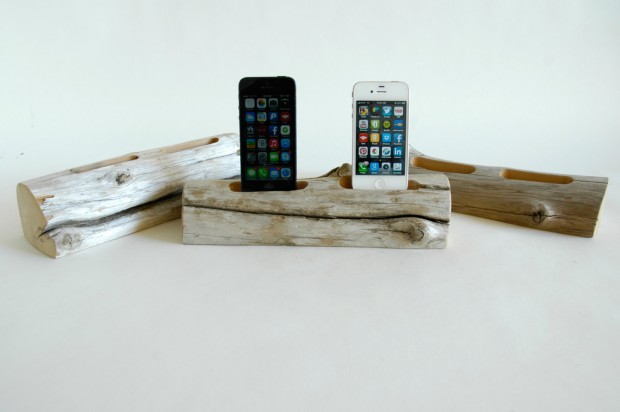 22 Easy DIY Driftwood Docking Stations for Your Devices (16)