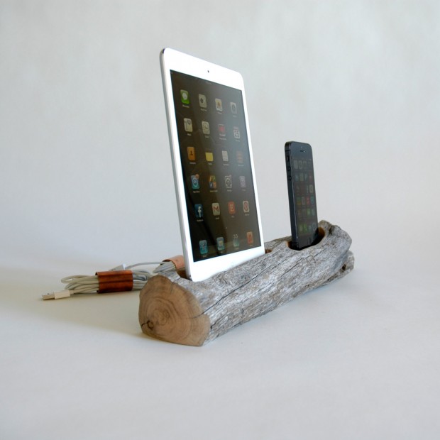 22 Easy DIY Driftwood Docking Stations for Your Devices (17)