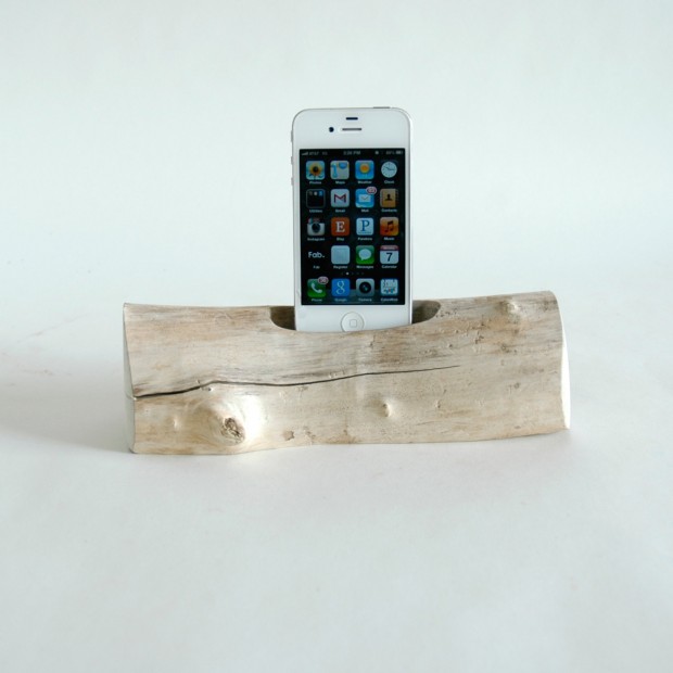 22 Easy DIY Driftwood Docking Stations for Your Devices (5)