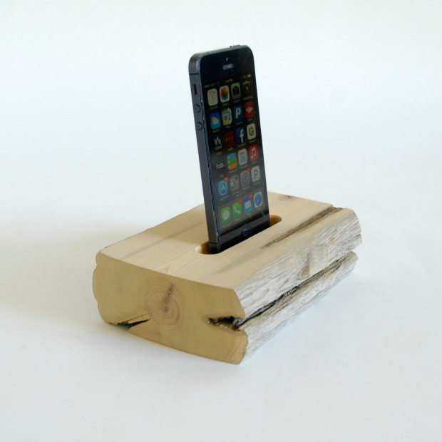 22 Easy DIY Driftwood Docking Stations for Your Devices (8)